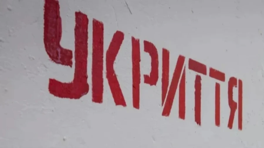 У Києві уламки ракети впали на 18-поверховий будинок: хронологія нічної атаки