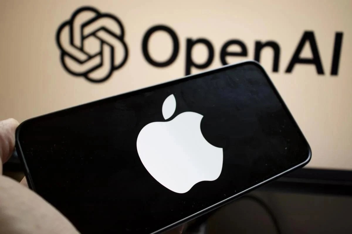 Логотипи Apple та OpenAI як ілюстрація судового спору