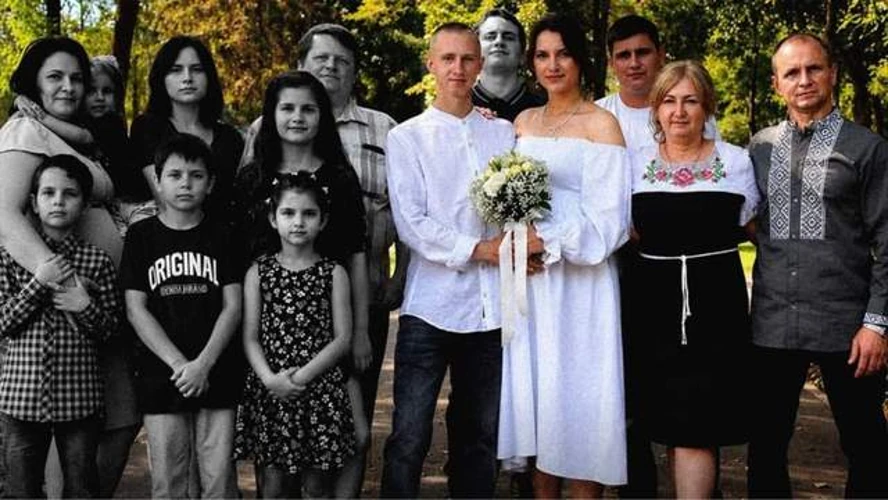 Артем, Олена і десять дітей: відомі імена та ролі Воронових із Радушного