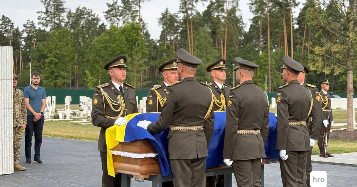 Прах Євгена Коновальця на 88 років після загибелі повернувся в Україну