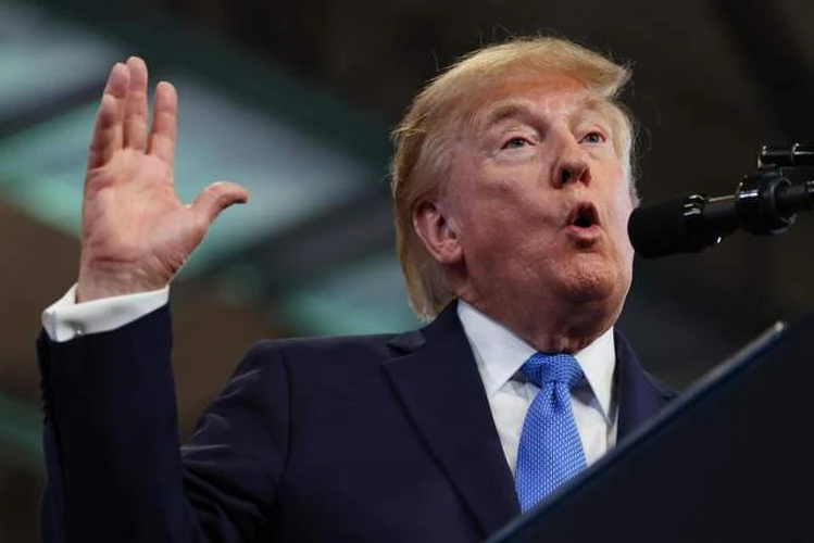 Дональд Трамп виступає з промовою