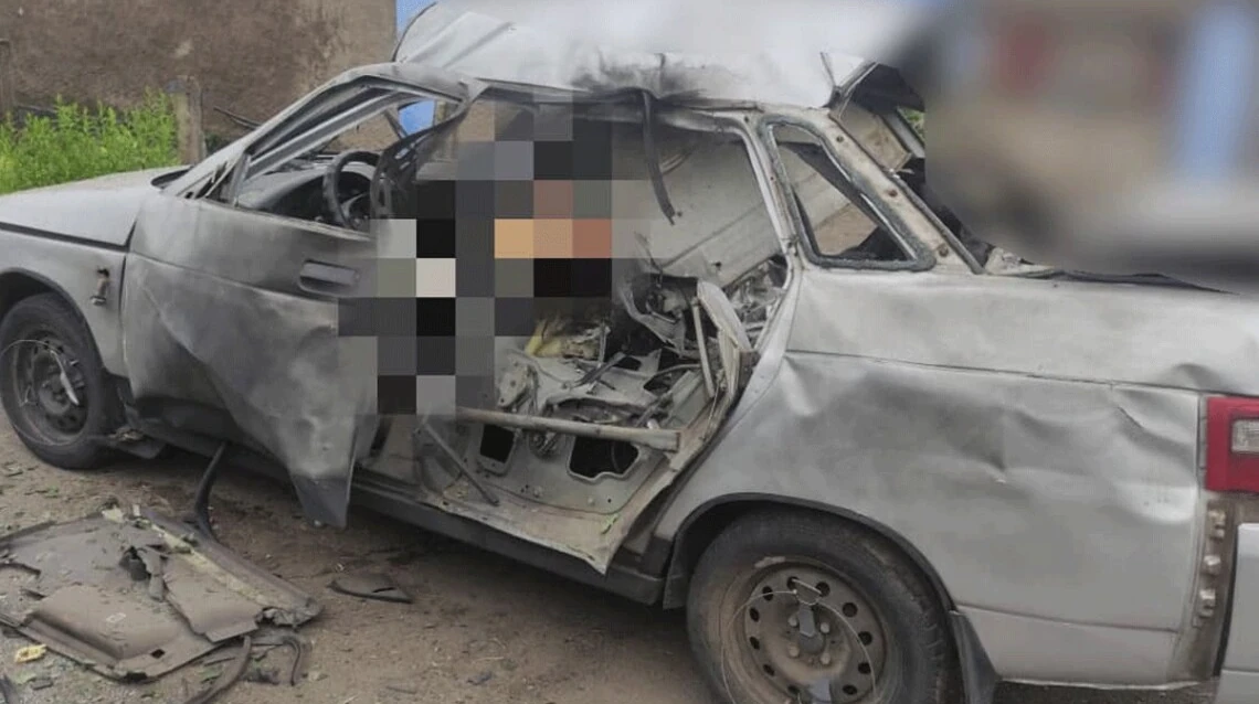 На Херсонщині дрон атакував цивільне авто: четверо поранених