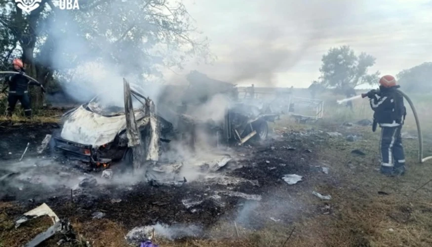 Пошкоджений автомобіль бригади енергетиків ДТЕК після удару російського дрона в Одеській області