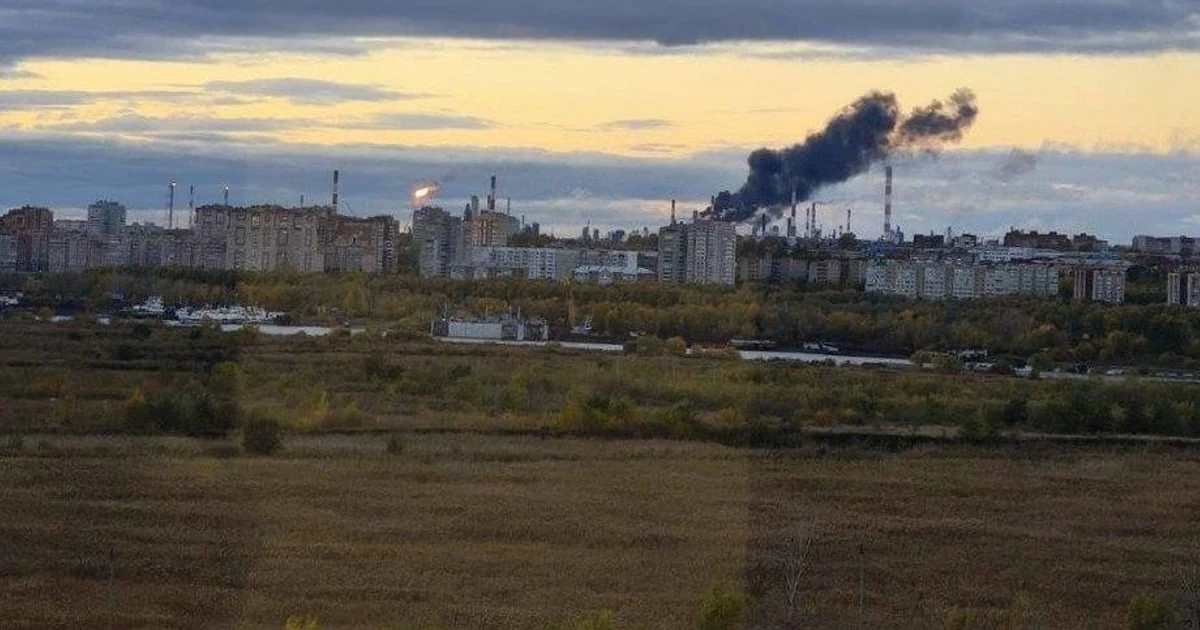 Пожежа на території Омського нафтопереробного заводу після удару дронів